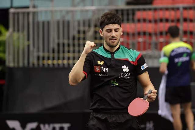 她们凭借 她们凭借